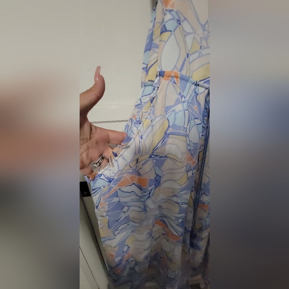 Dainty ruffles frame an airy chiffon maxi dress fashioned w Pockets Size Medium - Picture 4 of 9